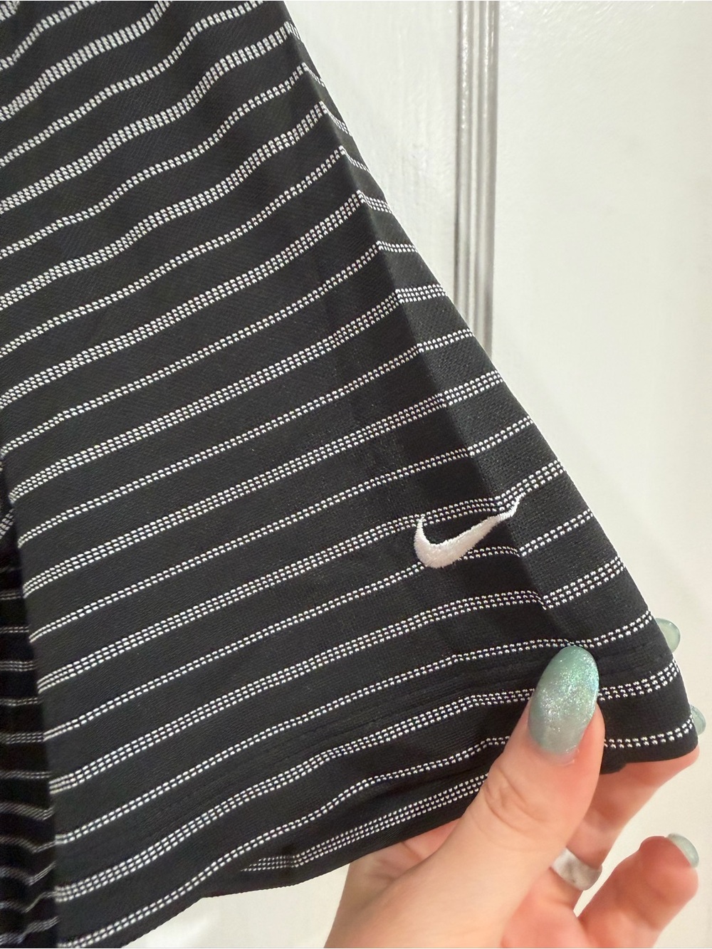 Nike Men’s Black and Gray Thin-Stripe Golf Polo - Picture 3 of 6